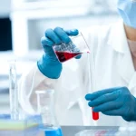 Cercetători au proiectat cu AI bacteriofagi funcționali, dar apar îngrijorări de securitate