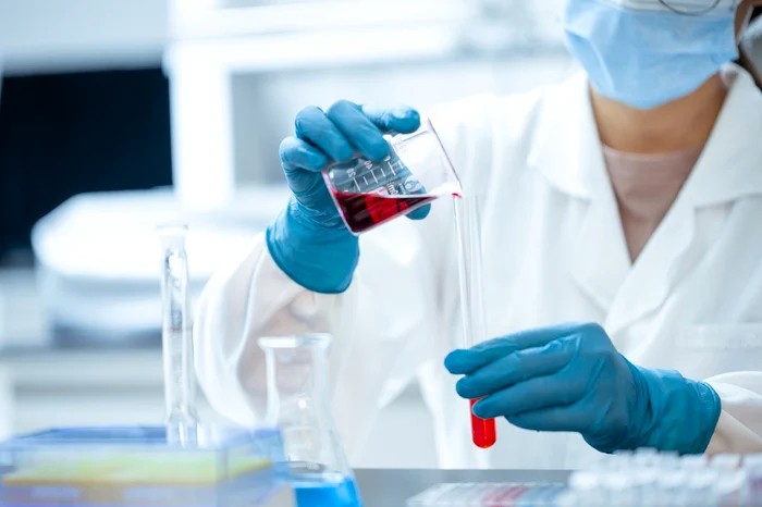 Cercetători au proiectat cu AI bacteriofagi funcționali, dar apar îngrijorări de securitate