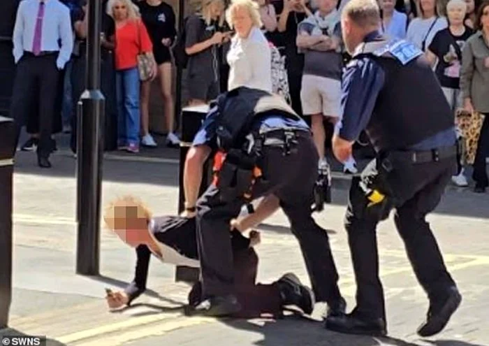 Femeia reținută după atacul cu foarfeca din Covent Garden, suspectată de probleme psihice; naționalitatea neconfirmată