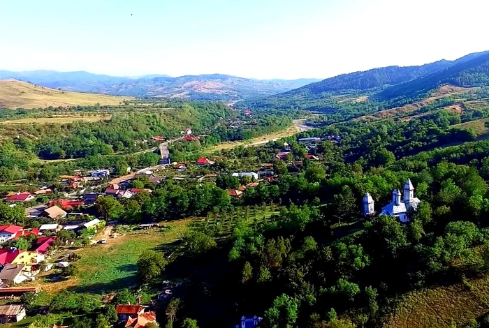 Comuna Vintilă Vodă oprește iluminatul public din lipsă de bani; localnicii îngrijorați din cauza urșilor
