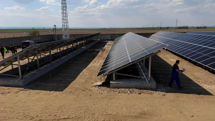 Guvernul pregătește mecanisme pentru limitarea consumului de electricitate, Dunărea atinge un nou minim istoric