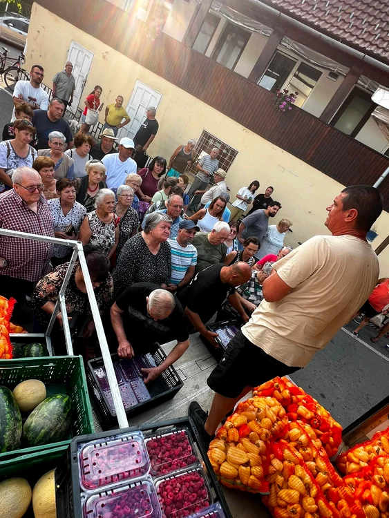 Cum au ajuns producătorii din Sud direct la cumpărători: 8 tone de legume vândute în 4 ore în Cisnădie