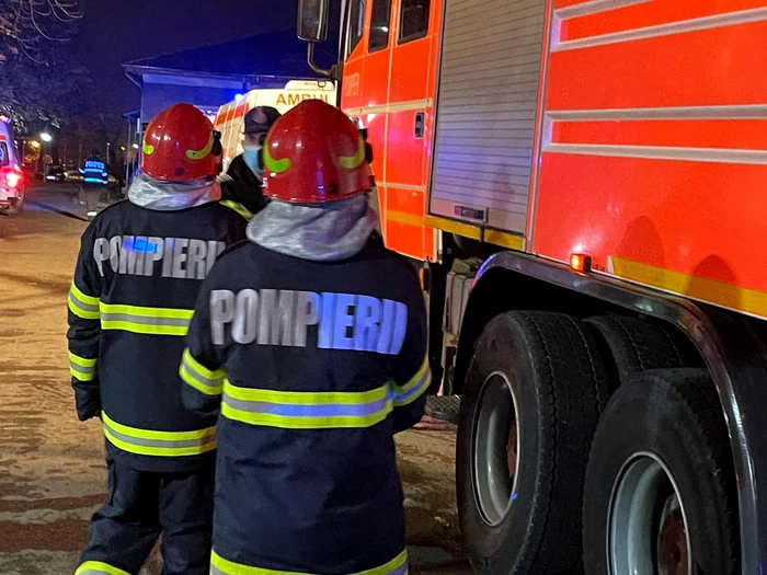 Incendiu la un depozit de produse congelate din Mizil; flăcările au cuprins circa 60 mp