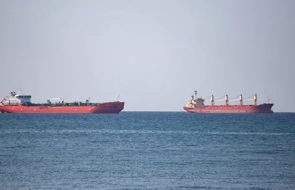 Turcia limitează tranzitul unor nave prin Dardanele după intensificarea atacurilor în Marea Neagră
