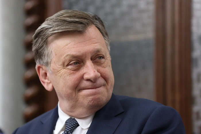 Crin Antonescu îl critică dur pe Nicușor Dan: „Dacă nu poate, să demisioneze”