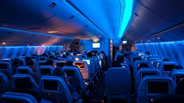 Cum să te pregătești pentru un zbor extra‑lung: sfaturi pentru 10, 15 sau 20 de ore în avion