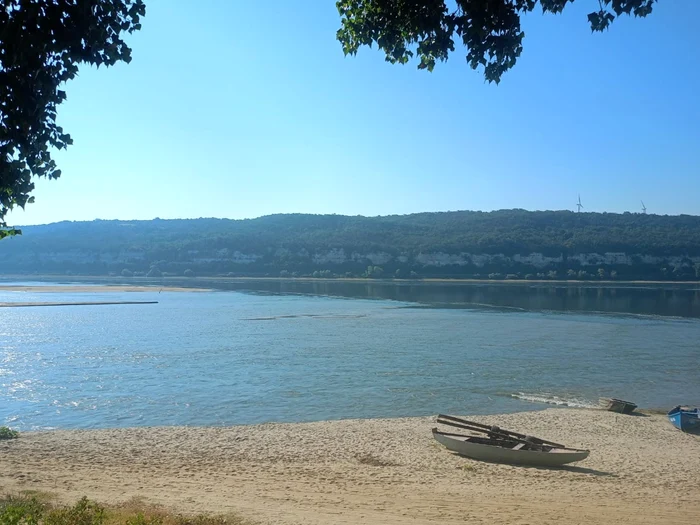 ANAR: Debit Dunării la intrarea în ţară rămâne 1.400 m³/s până pe 17 august; creşteri posibile după 24–26 august