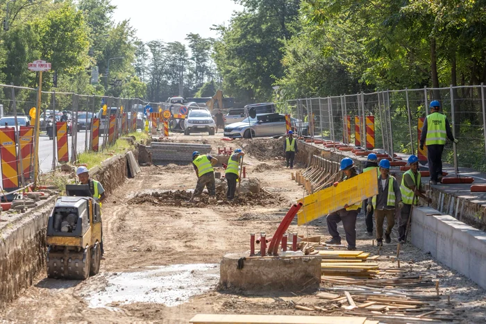 Peste 70 km de rețele subterane modernizate odată cu cele 50 km de șină de tramvai din București