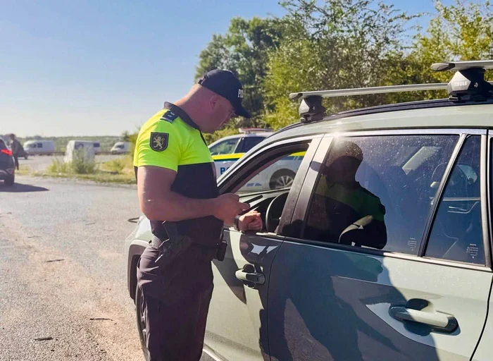 Un tânăr prins fără permis a susținut că „mașina mergea pe autopilot”