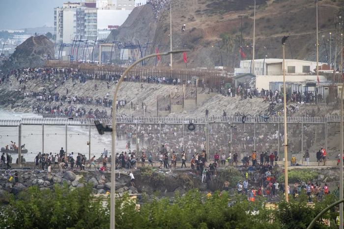 AMDH cere anchetă independentă după valul de migranți în Ceuta și acuză autoritățile marocane