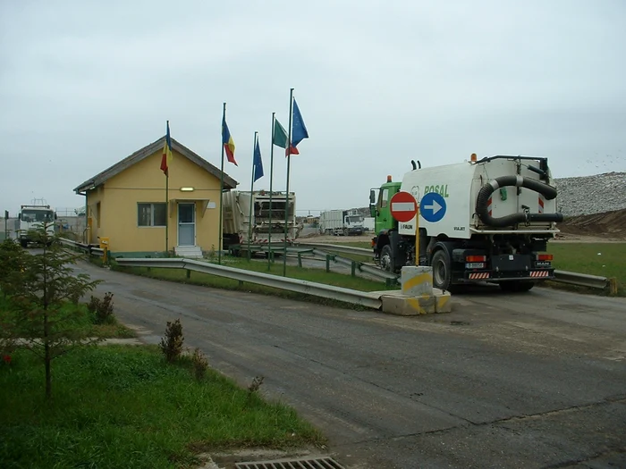 Locuitorii din Vidra cer închiderea rampei de gunoi după mii de sesizări pentru mirosuri puternice