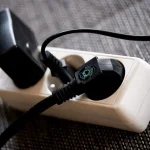 Aparate care consumă energie chiar și când par oprite: ce dispozitive pot crește factura