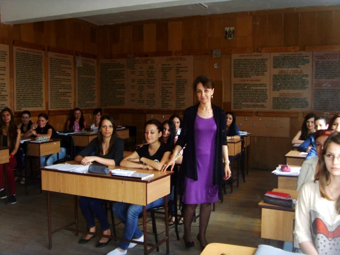 100 de profesori de liceu din România vor fi formaţi în utilizarea responsabilă a inteligenţei artificiale în educaţie