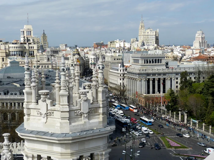 Doi pensionari britanici au descoperit o cameră ascunsă îndreptată spre pat în apartamentul Airbnb din Madrid