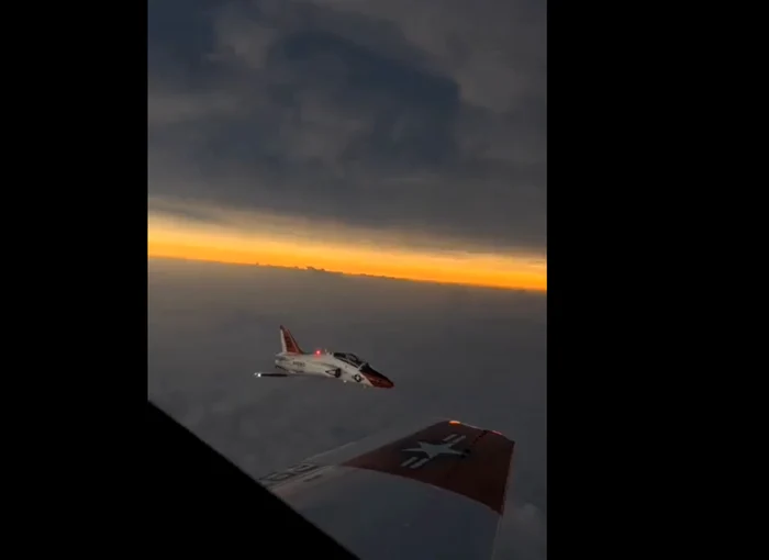 Eclipsa totală văzută din avion: imagini spectaculoase la mii de metri altitudine
