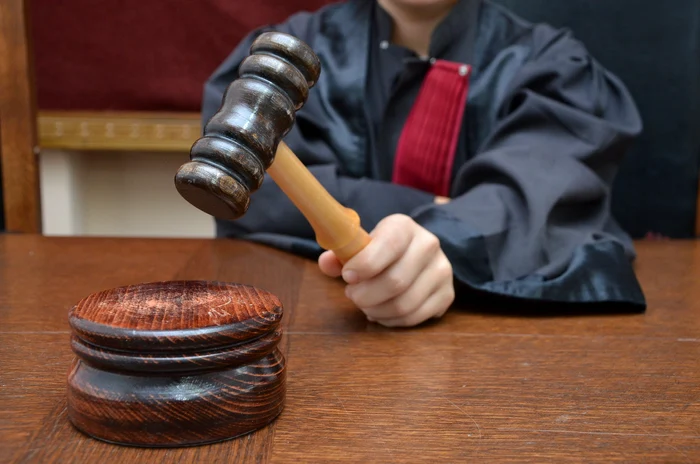 O femeie din Spania a rămas fără pensie după 680 de zile petrecute în Maroc; trebuie să restituie peste 32.000 de euro