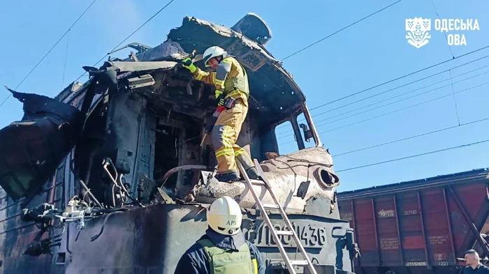 Atac cu dronă asupra unui tren lângă Odesa: mecanicul şi ajutorul său au murit, 340 de pasageri evacuaţi