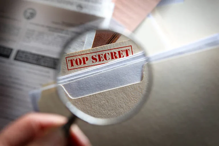 Un american a găsit în garaj dosare „SECRET” cu mărturii ale prizonierilor americani din Al Doilea Război Mondial