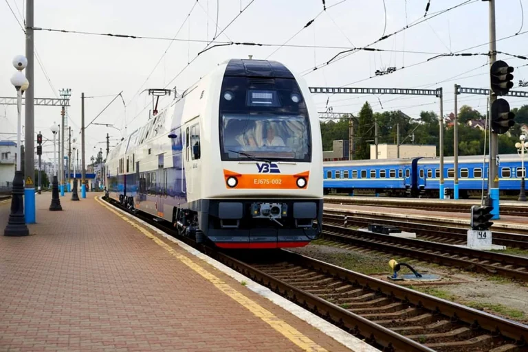 O dronă rusă a lovit locomotiva unui tren internațional lângă granița cu Polonia
