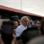 Huiduieli la Oradea în timpul vizitei lui Călin Georgescu; susținătorii l-au bruscat pe contestatar