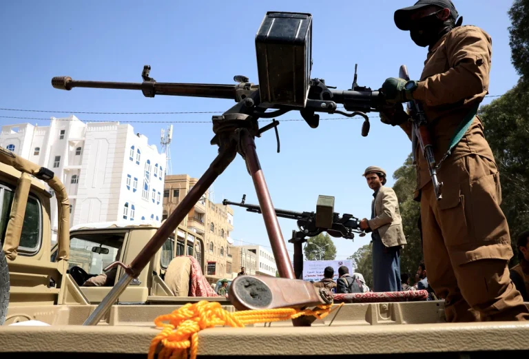Opțiuni limitate pentru Arabia Saudită în fața avansului houthi; crește probabilitatea unei riposte majore