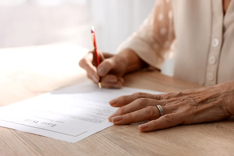 O pensionară din Modena și-a lăsat averea de 800.000 € unui singur nepot. Instanțele i-au respins pe contestatari