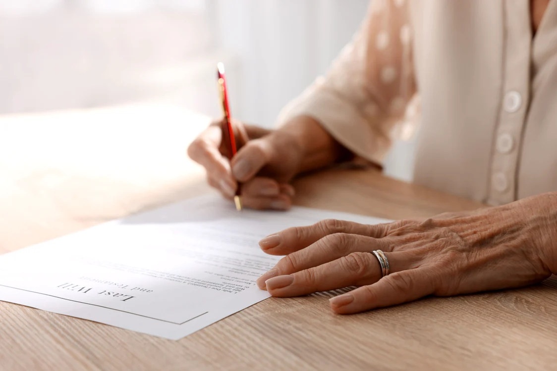 O pensionară din Modena și-a lăsat averea de 800.000 € unui singur nepot. Instanțele i-au respins pe contestatari