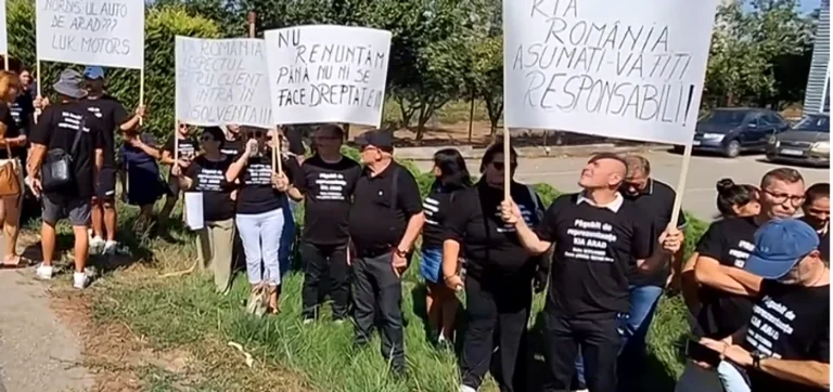 Scandal la un dealer auto din Arad: zeci de clienți reclamă că au rămas fără bani și fără mașini