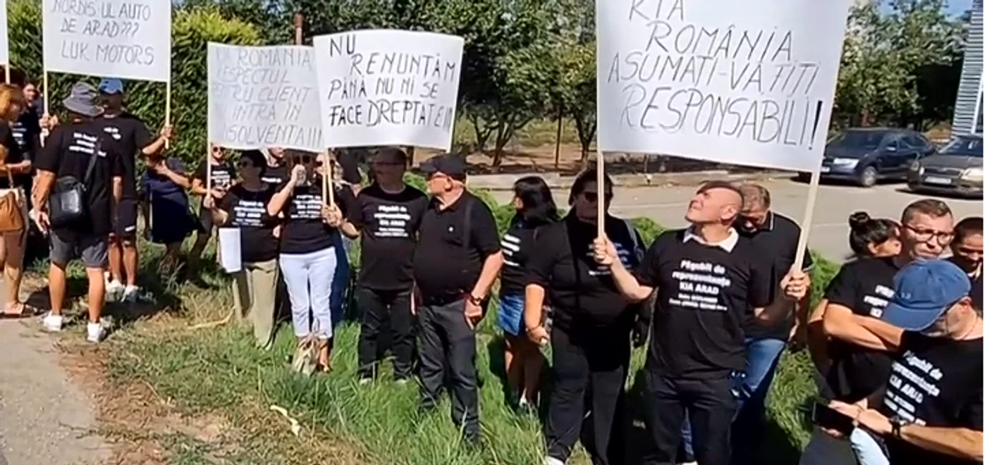 Scandal la un dealer auto din Arad: zeci de clienți reclamă că au rămas fără bani și fără mașini