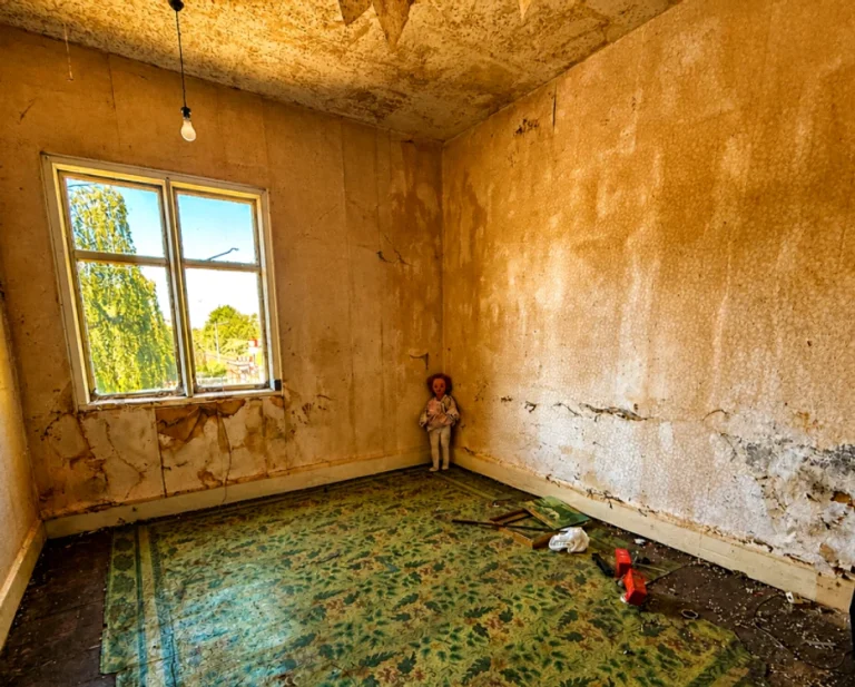 Casa de 75.000 lire, construită în 1849, care i-a speriat pe internauți din cauza unei păpuși într-un colț