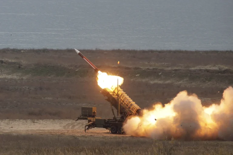 Armamentul american de rachete, pus la încercare: ce ar însemna un conflict prelungit cu Iranul sau China