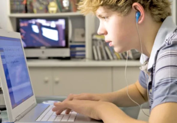 UE propune restricții pentru accesul copiilor sub 15 ani la servicii online: ce prevede proiectul EU Kids Act