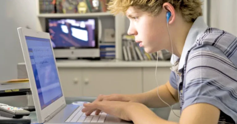 UE propune restricții pentru accesul copiilor sub 15 ani la servicii online: ce prevede proiectul EU Kids Act