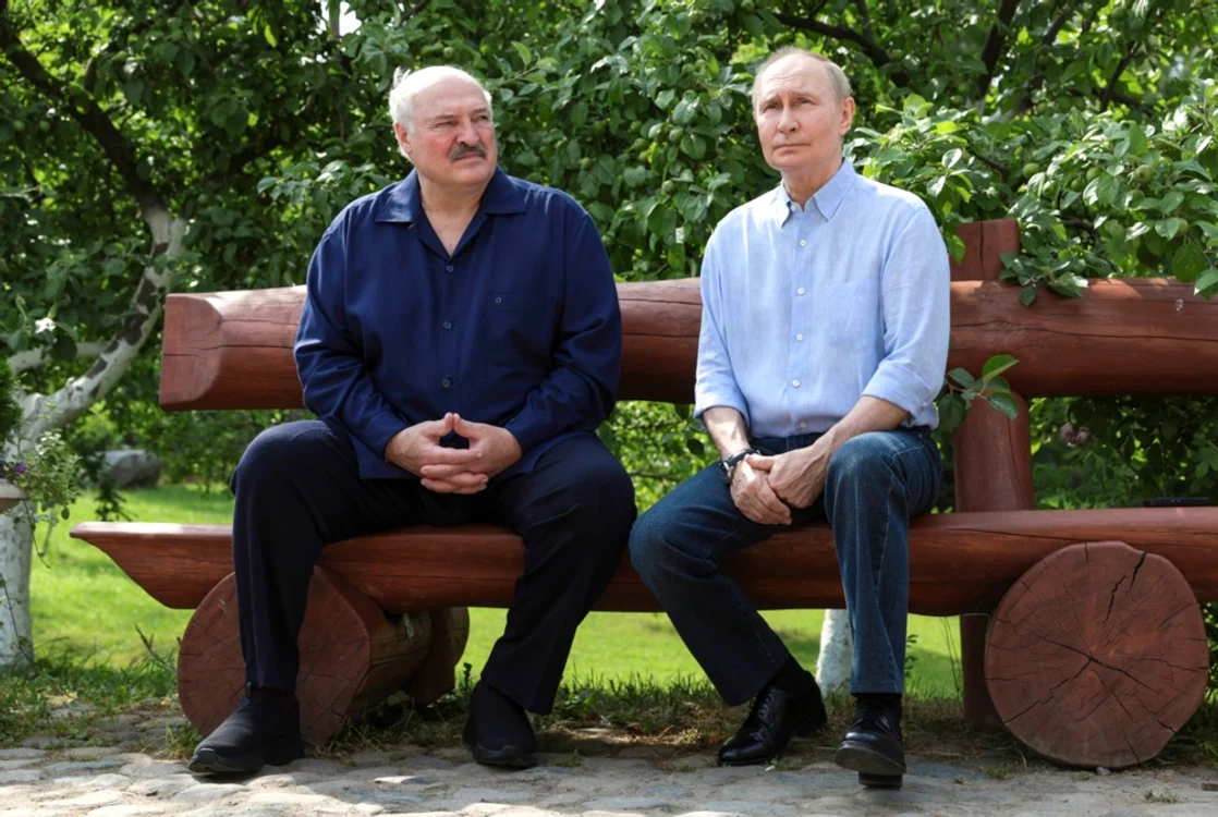 Rusia îşi extinde prezenţa în Belarus şi integrează industria militară belarusă