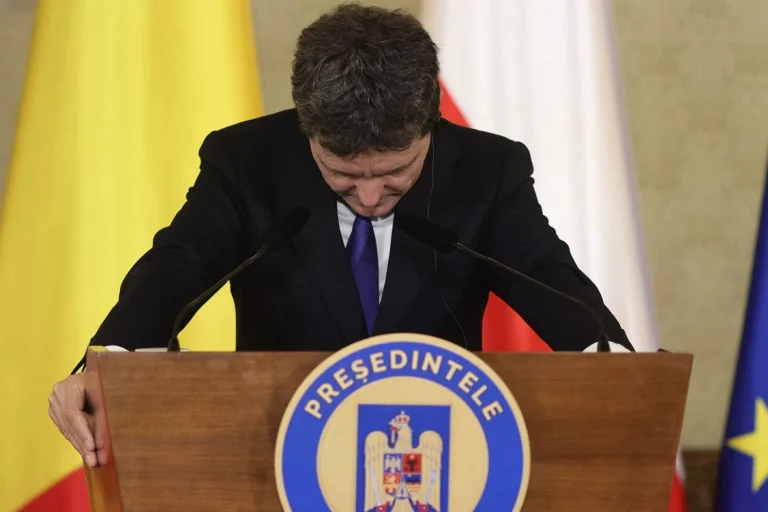 Nicușor Dan a semnat eliberarea din funcție prin pensionare a lui Vasile Drăghici și a altor opt magistrați