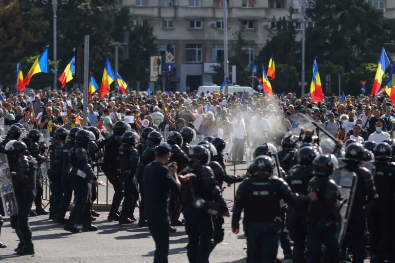 Relatările internaționale despre violențele din Piața Victoriei: ce au consemnat publicațiile străine
