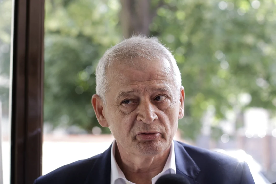 Sorin Oprescu, surprins la o terasă pe o insulă grecească după condamnarea definitivă pentru corupție