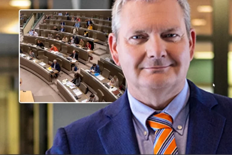 Un deputat belgian a rămas peste 13 ore blocat în toaleta Parlamentului flamand și a ajuns la spital