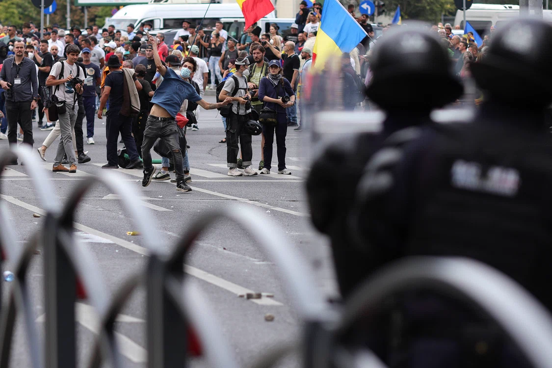 Un bărbat din grupul lui Ciprian Pamfile, prins în trafic cu un pistol în maşină după protestul din Piaţa Victoriei