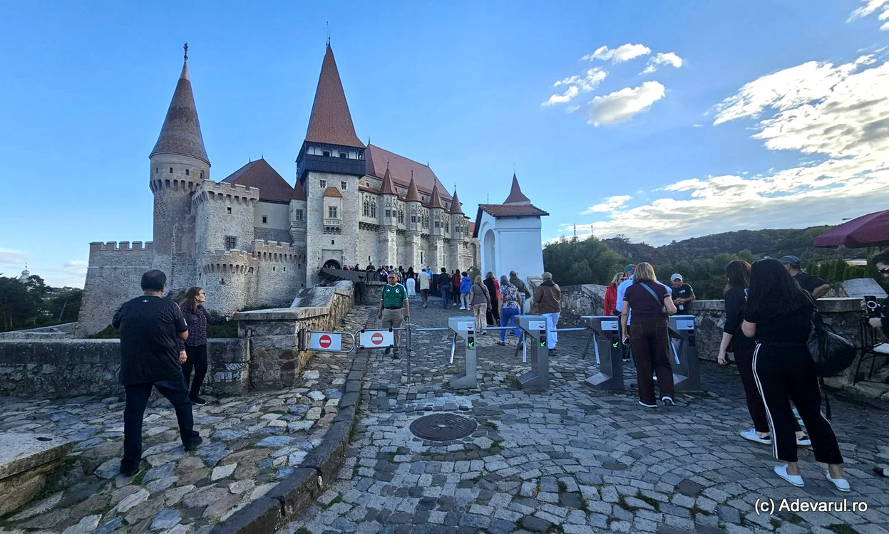 Hunedoara a pierdut o treime din populație în trei decenii, dar atrage tot mai mulți turiști