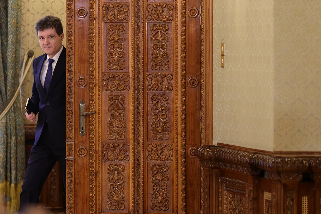 La Cotroceni se caută o majoritate: patru scenarii pentru desemnarea premierului