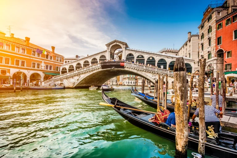 Turistă din Lucca a plătit 72 de euro la o cafenea din Piața San Marco. 7 euro, taxă pentru muzica live