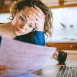 Furnizorii oferă prețuri fixe pentru perioade mai lungi: ce propun ENGIE, PPC și MVM și ce trebuie verificat