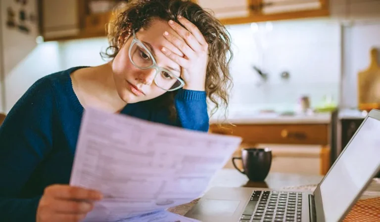Furnizorii oferă prețuri fixe pentru perioade mai lungi: ce propun ENGIE, PPC și MVM și ce trebuie verificat