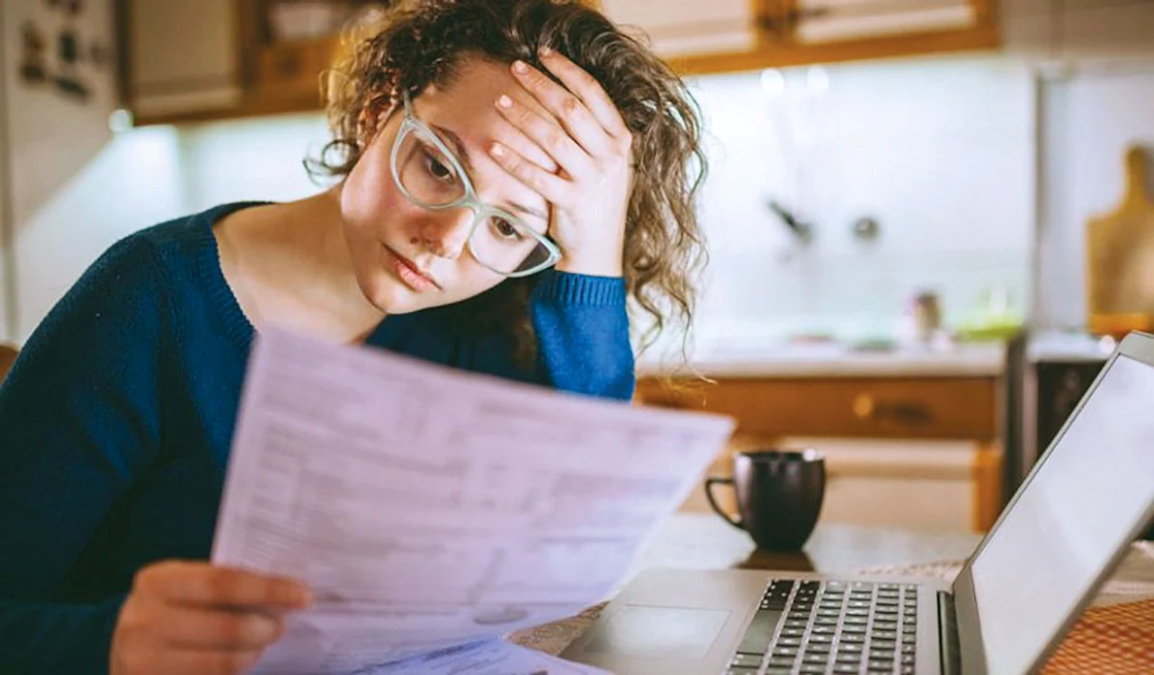 Furnizorii oferă prețuri fixe pentru perioade mai lungi: ce propun ENGIE, PPC și MVM și ce trebuie verificat
