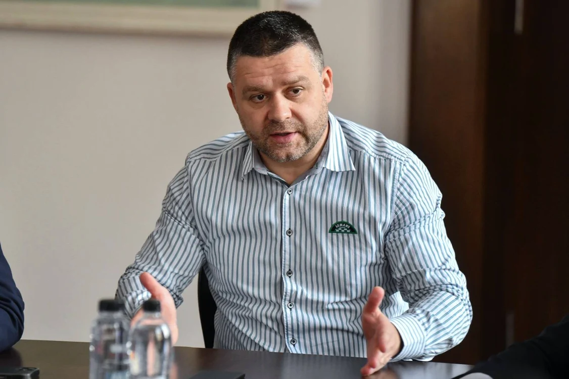 Ciprian Ciucu: nu va interzice trotinetele electrice, dar le va taxa; utilizarea în parcuri va fi restricționată