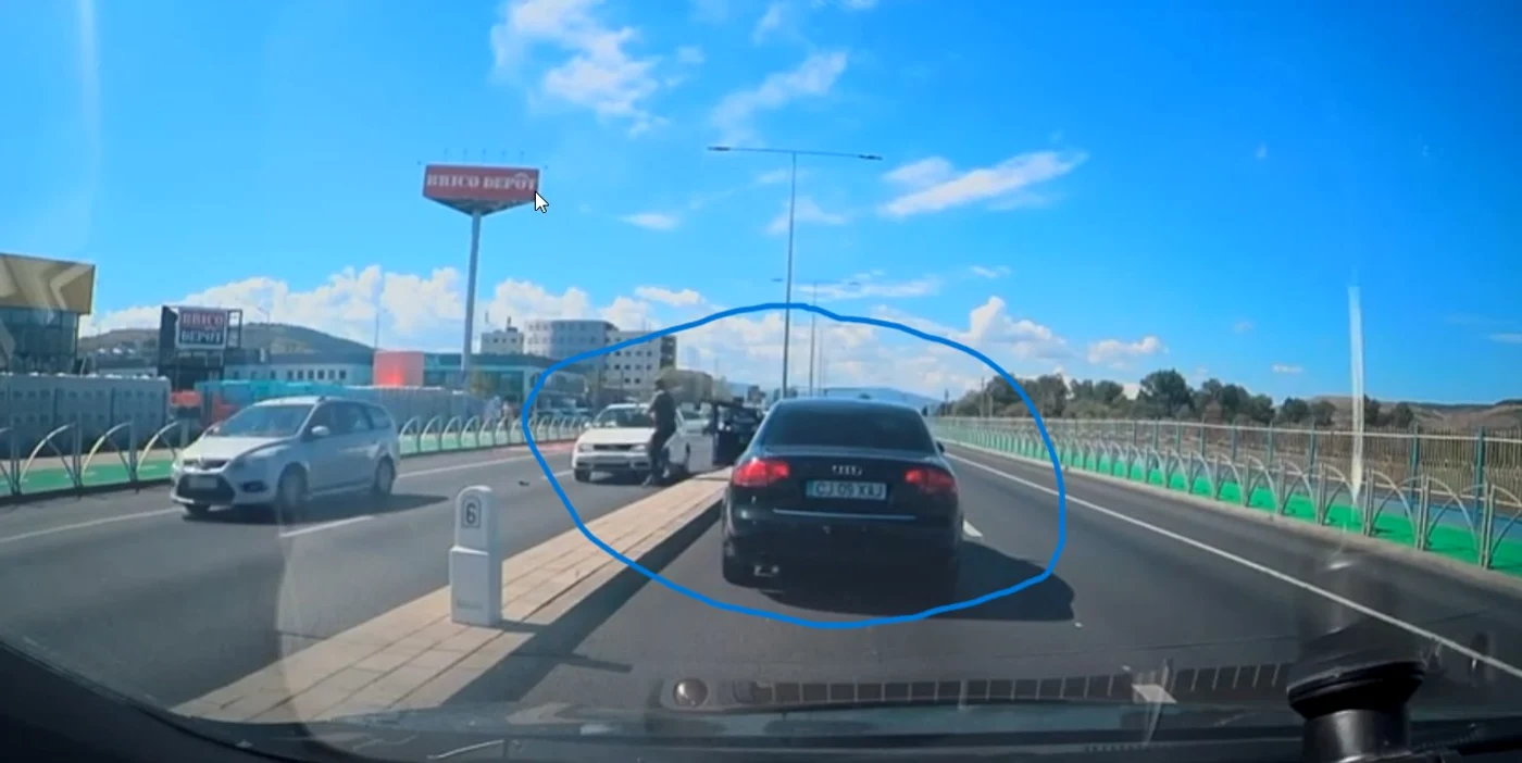 Accident inexplicabil pe Calea Florești: un tânăr a coborât din mașină și a traversat, lovit pe trecere improvizată