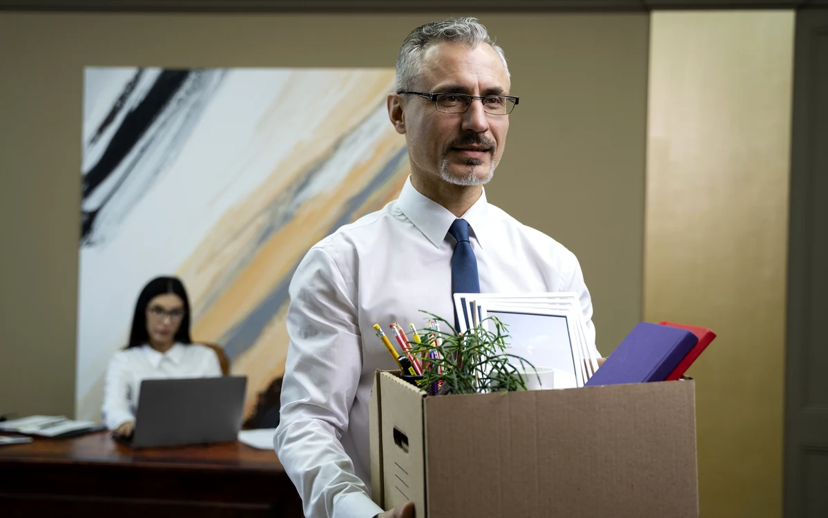 Un român concediat la aproape 50 de ani: «Nu găsesc niciun job, nici măcar la fast-food» — reacții în online