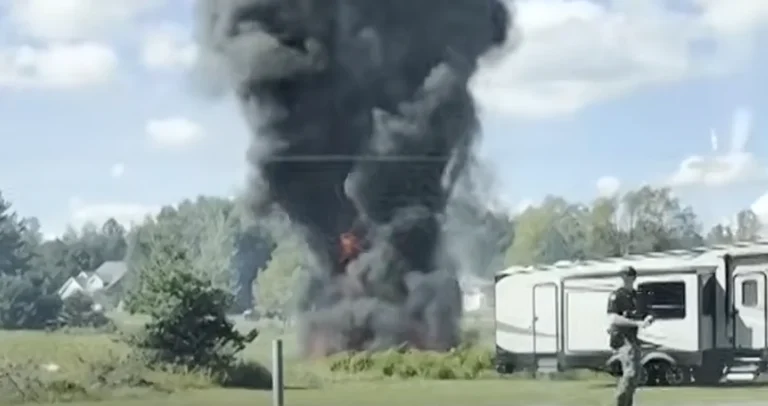 Un F-16 s-a prăbușit în nordul statului Michigan în timpul unui exercițiu; pilotul s‑a catapultat și este în stare stabilă