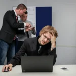 Tinerii caută primul job: cerinţa de experienţă şi salariile mici blochează accesul pe piaţa muncii